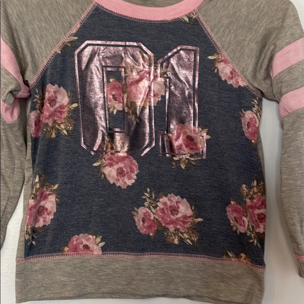 Super cute girls top.